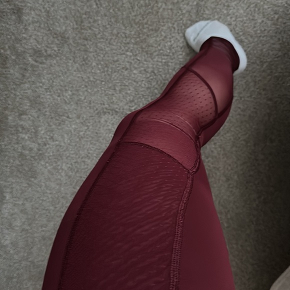 Lululemon Burgundy Leggings with Polka dot mesh - Picture 8 of 9